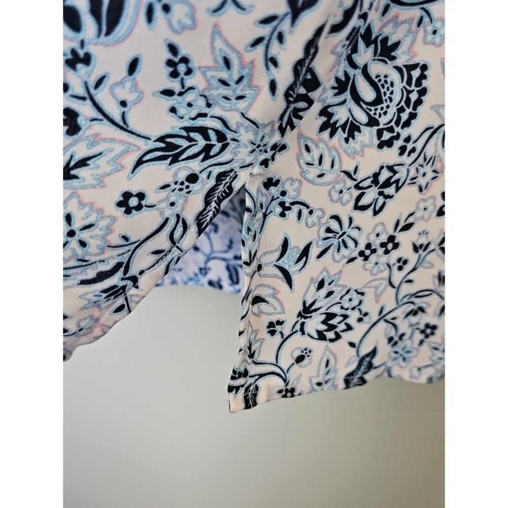 Chaus New York Sleeveless Floral Paisley V-Neck Blouse Boho Blue White XL - Picture 2 of 9